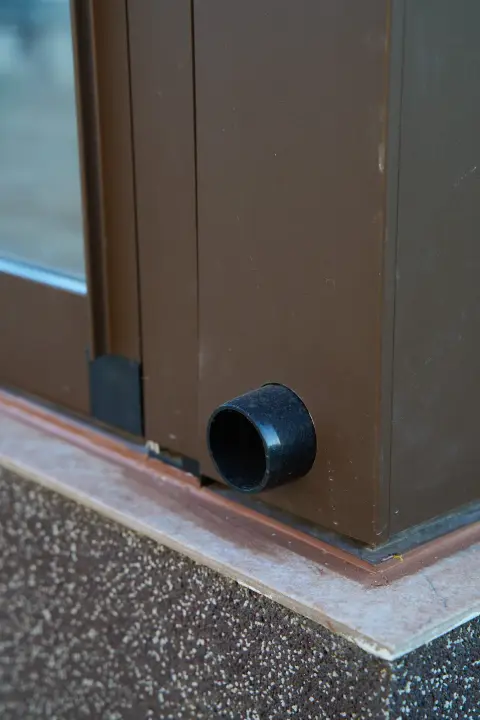 Discreet drainage outlet at the base of the post