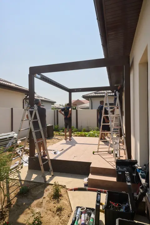 Fitting the adjustable aluminium louvres onto the pergola structure