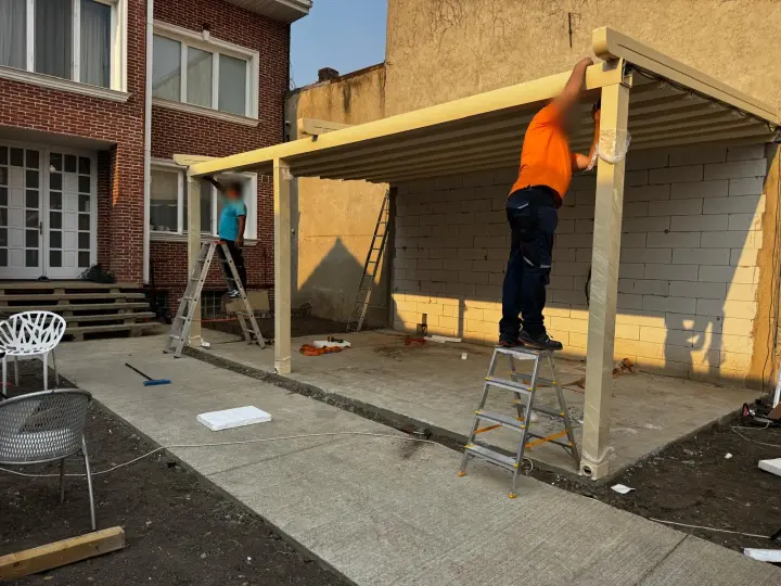 Fitting the perimeter beams of the Wave pergola