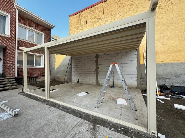 Wave pergola structure installed, with the membrane gathered