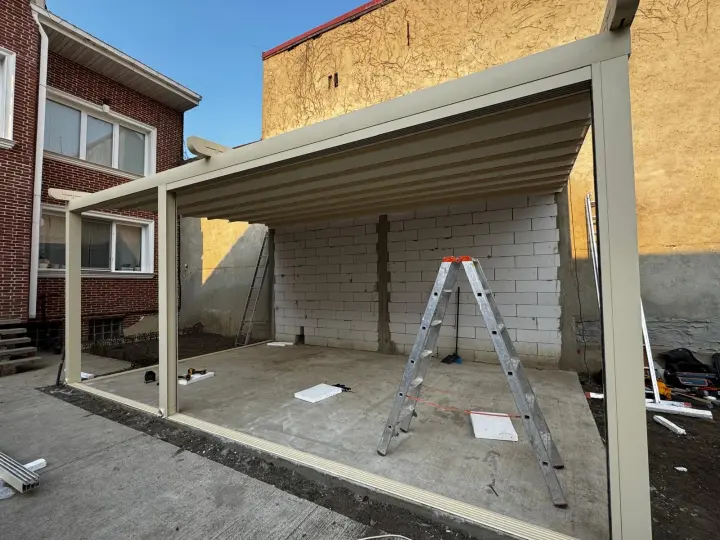 Wave pergola structure with the membrane gathered, in daylight